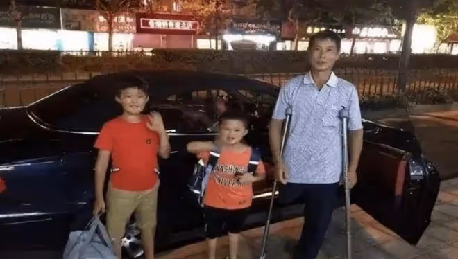 小馬雲爸爸與黃新龍決裂開設新帳號,靠賣慘帶貨,經營狀況一團糟