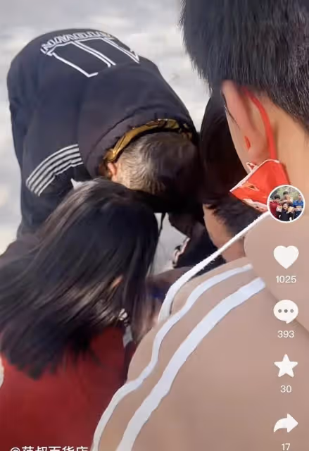 小馬雲爸爸與黃新龍決裂開設新帳號,靠賣慘帶貨,經營狀況一團糟