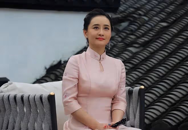48歲陳德容被曝染重症,本人急曬近照澄清,稱感冒引發過敏而已