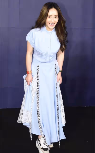 48歲陳德容被曝染重症,本人急曬近照澄清,稱感冒引發過敏而已