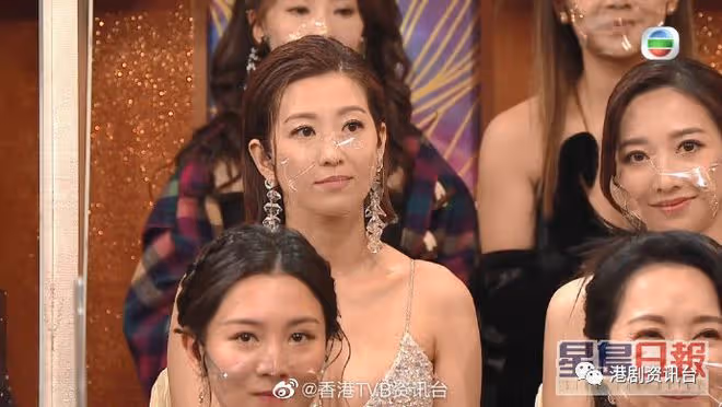 王浩信曬10歲女正面照享溫馨時光!QQ可愛包麵皮膚白皙似足父母