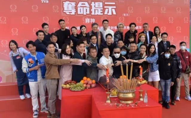 全程尷尷尬尬!TVB力捧小花再與緋聞男友合作,將朝夕相處達半年