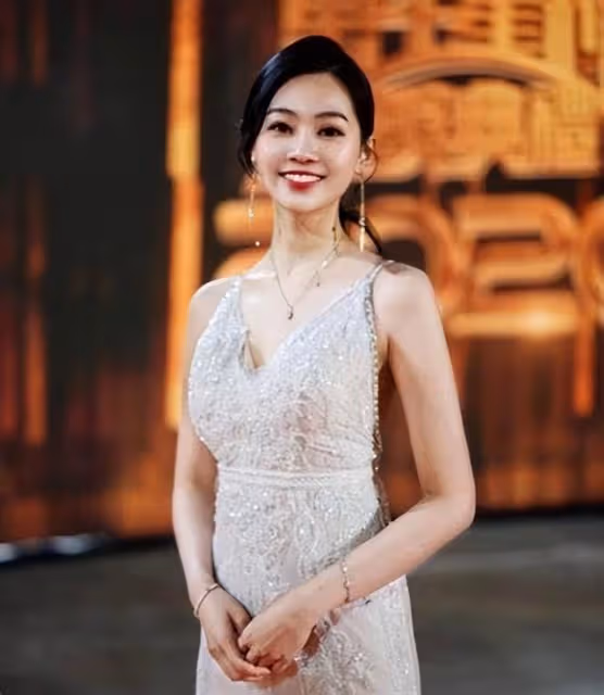 全程尷尷尬尬!TVB力捧小花再與緋聞男友合作,將朝夕相處達半年
