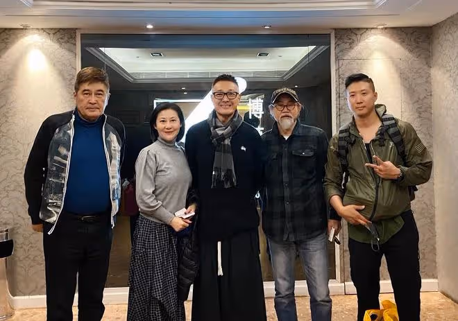 午馬癌逝9周年!元華洪金寶小兒子等齊聚一堂悼念,其遺孀罕露面
