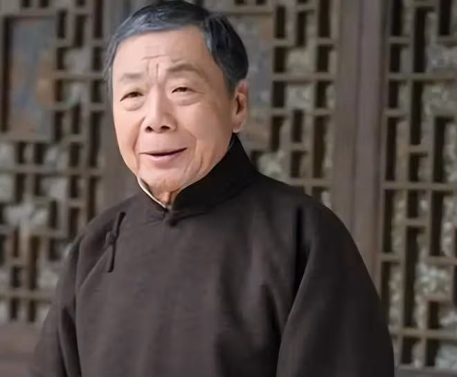 午馬癌逝9周年!元華洪金寶小兒子等齊聚一堂悼念,其遺孀罕露面