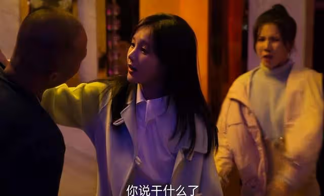 李一桐過安檢,身上一直響個不停,拿出東西後:陳書婷安欣送的