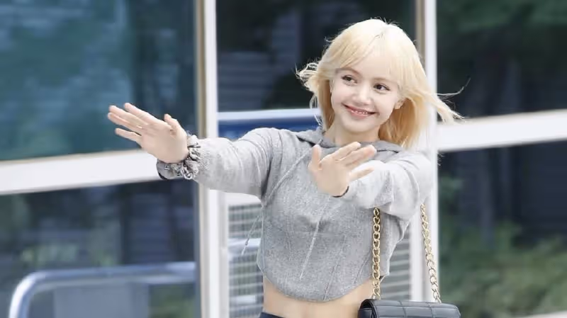 BLACKPINK Lisa購買75億韓元住宅，手中信用卡引韓國網友關注