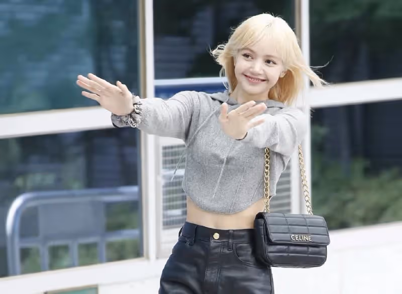 BLACKPINK Lisa購買75億韓元住宅，手中信用卡引韓國網友關注
