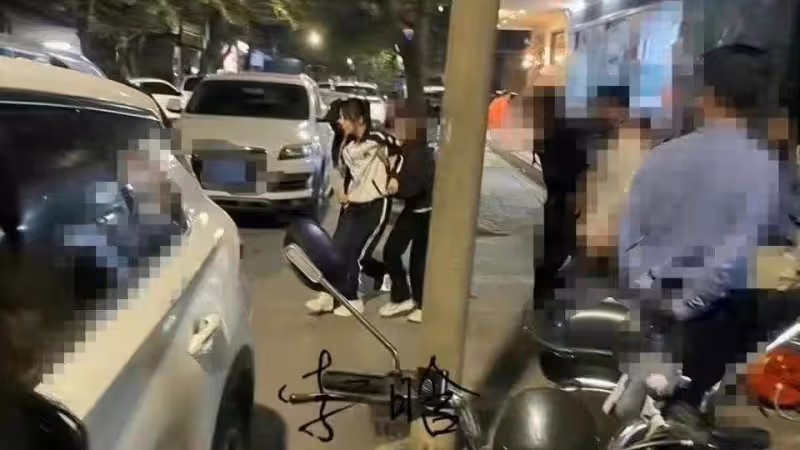 楊紫拍《199愛》騎車崴到腳，粉絲透露已經看醫生，無大礙