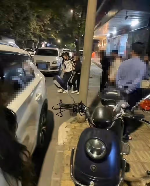 楊紫拍《199愛》騎車崴到腳,粉絲透露已經看醫生,無大礙