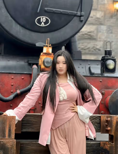 娛樂圈又有新戀情，胖成女版汪峰，找了小鮮肉地下戀