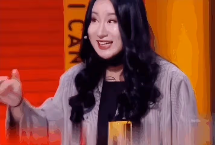 娛樂圈又有新戀情,胖成女版汪峰,找了小鮮肉地下戀