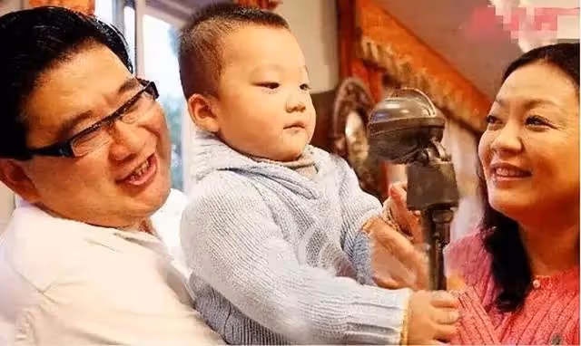 央視主持王冠:跟曹可凡傳緋聞,被母親催婚13年,39歲依然未婚