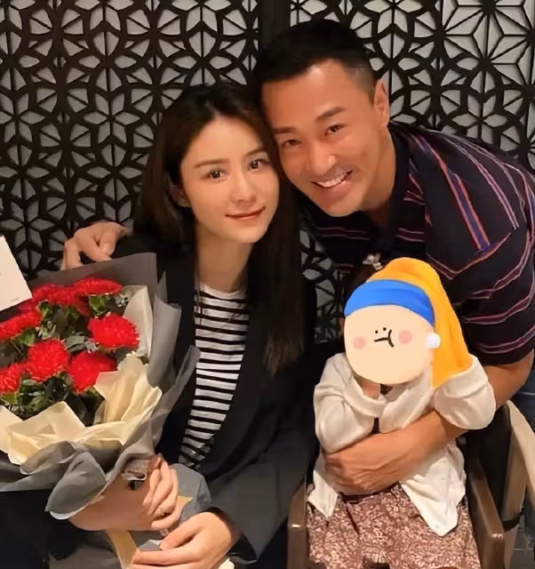 林峰為富婆女粉慶生!親手送蛋糕戴皇冠,女方豪宅價值3億如城堡