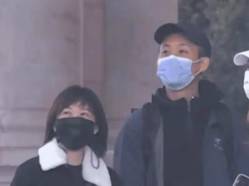 張譯被指私生活混亂!和殷桃在酒店門口擁抱,女方長發如瀑身材好