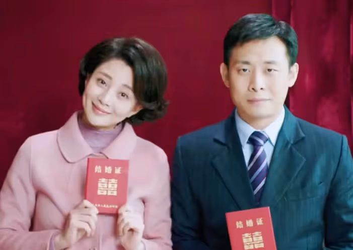 張譯被指私生活混亂!和殷桃在酒店門口擁抱,女方長發如瀑身材好
