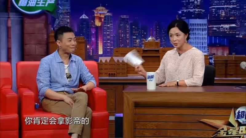 張譯被指私生活混亂!和殷桃在酒店門口擁抱,女方長發如瀑身材好