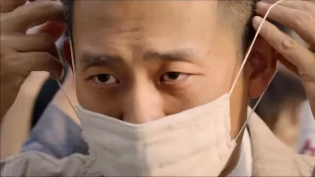 張譯被指私生活混亂!和殷桃在酒店門口擁抱,女方長發如瀑身材好