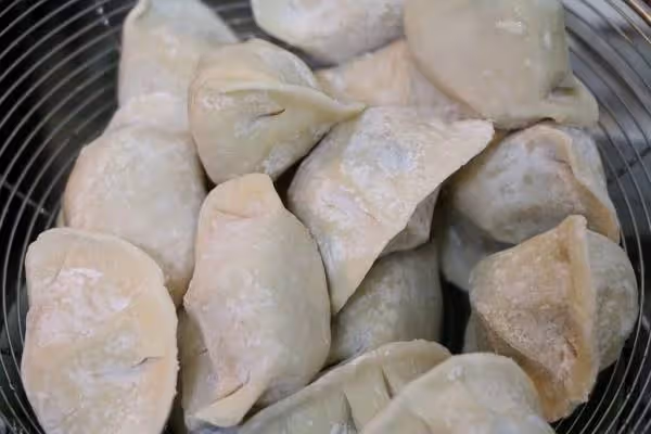 一對夫妻免費送一碗餛飩給小乞丐,沒想到小乞丐說的一句話,讓他們立即報警