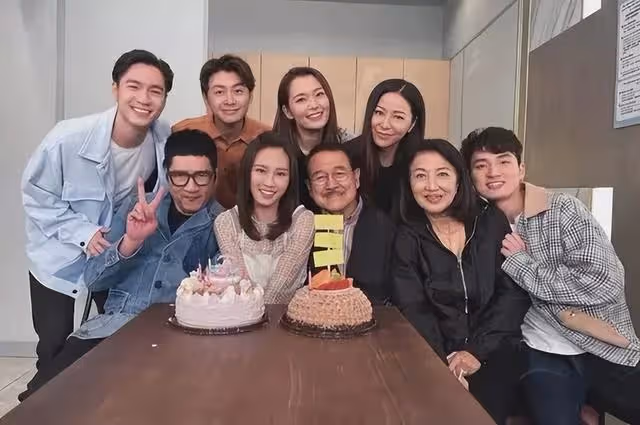 TVB小花因遲到被踢出劇集,心情不受影響出席聚會,被指身材發福