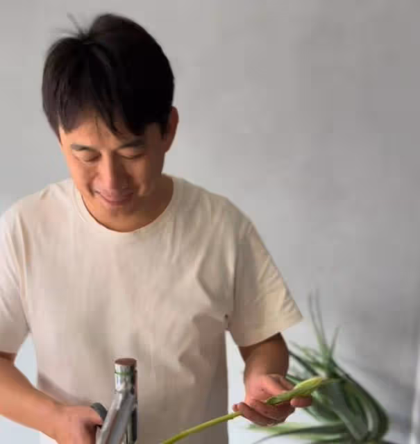 黃磊在家學插花,孫莉誇讚漂亮,夫妻倆因浪費水被留言批評
