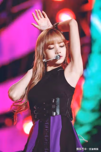 LISA花費75億買下富人區建築 與YG合約即將到期 演唱會裝扮受非議