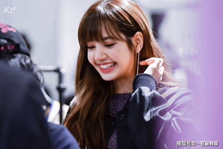 LISA花費75億買下富人區建築 與YG合約即將到期 演唱會裝扮受非議