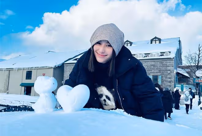 竇驍低調陪何超蓮到日本滑雪,打破分手傳聞,何猷君前女友罕同行