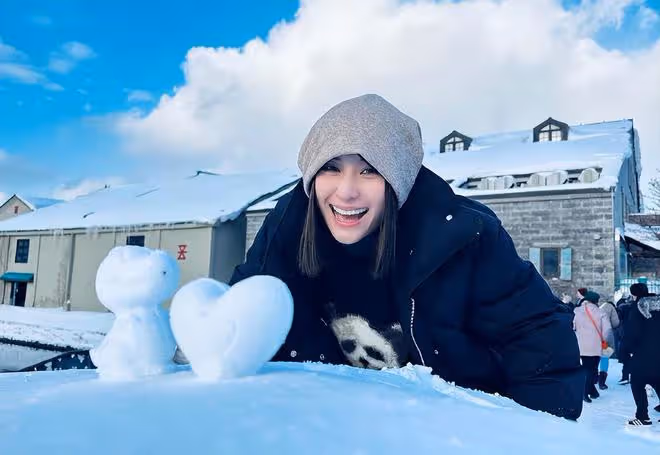 竇驍低調陪何超蓮到日本滑雪,打破分手傳聞,何猷君前女友罕同行