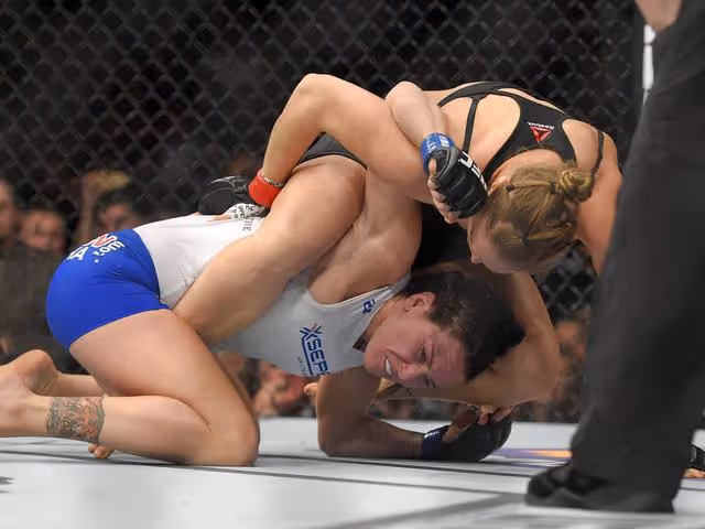 UFC最性感的格鬥女王,14秒降服對手,張偉麗說沒有她不會進入UFC