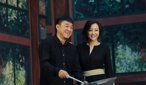 國家一級演員何冰:貝女同學倒追,4年沉寂37歲爆紅,婚後無緋聞