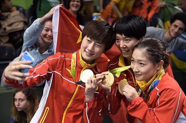 世界冠軍李曉霞:25歲成為乒壇大滿貫得主,退役後結婚生倆娃