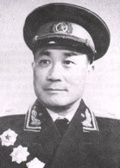 72年周總理不顧外面下著雨,親迎骨灰,毛主席:我再也見不到他了
