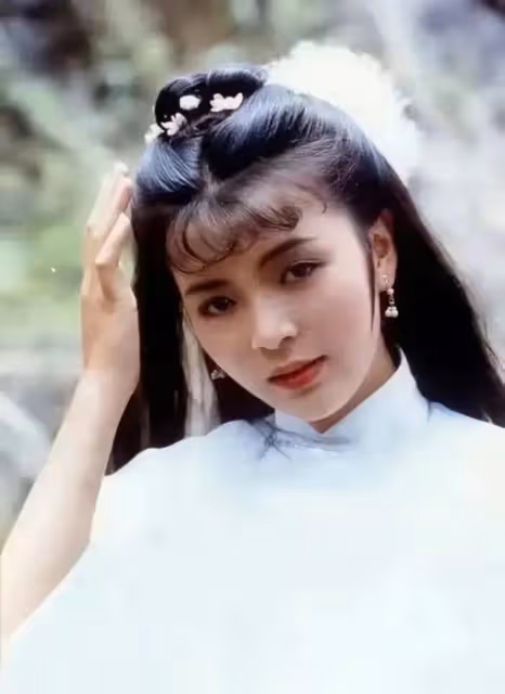 周潤發曾為她自殺，劉德華暗戀她16年，如今她仍是一代人心中女神