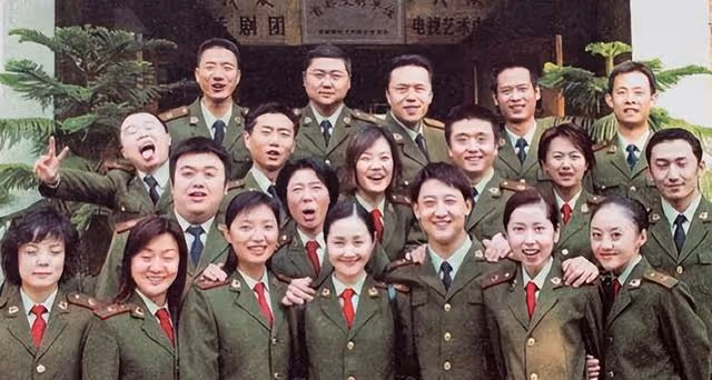 張鐸:守護植物女友10年,與二婚帶娃女主結婚,幸福16年仍未生娃