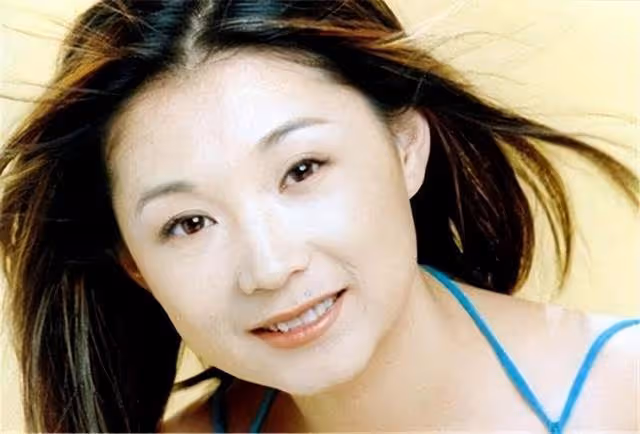 張鐸:守護植物女友10年,與二婚帶娃女主結婚,幸福16年仍未生娃