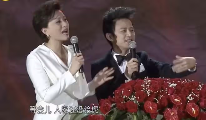 姜文,頒獎不按套路來,「牛逼」兩字已經蓋不住了