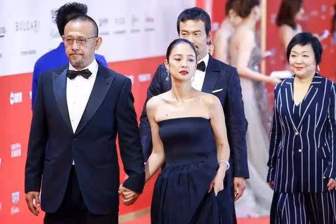 姜文,頒獎不按套路來,「牛逼」兩字已經蓋不住了