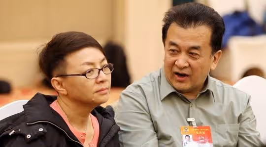 當年黃宏在春晚後台直接親了宋丹丹一口，宋丹丹卻說：我恨死你了