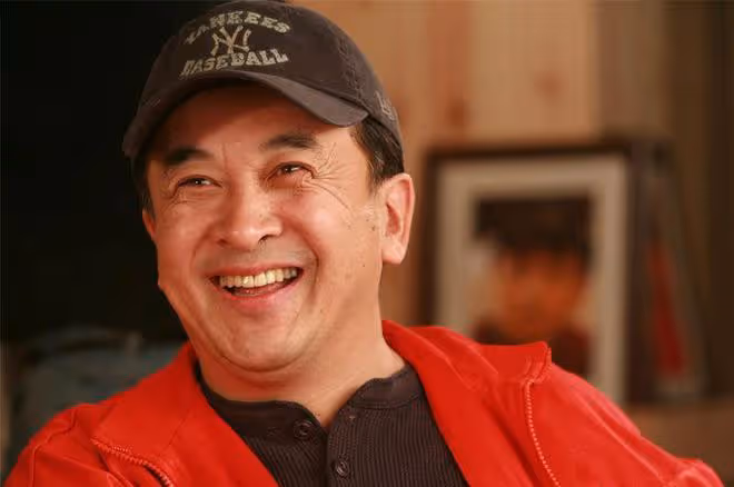 當年黃宏在春晚後台直接親了宋丹丹一口，宋丹丹卻說：我恨死你了