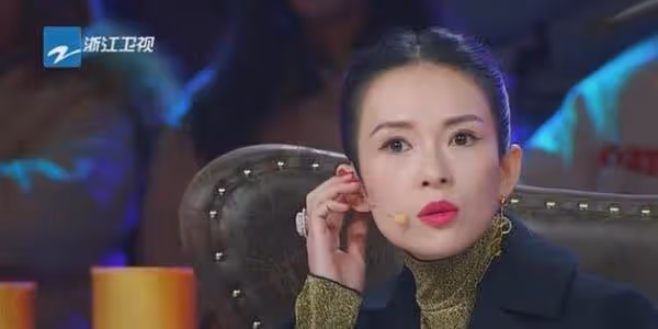 當年黃宏在春晚後台直接親了宋丹丹一口,宋丹丹卻說:我恨死你了