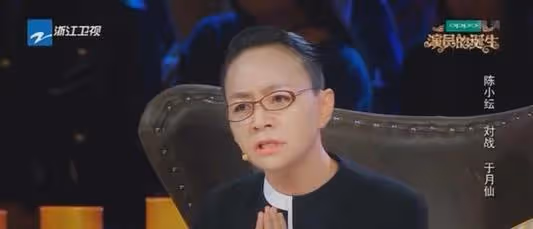 當年黃宏在春晚後台直接親了宋丹丹一口,宋丹丹卻說:我恨死你了
