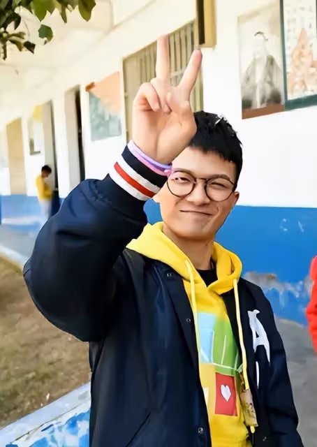 湖南伢子周深家庭背景罕見曝光,怪不得他能這麼火…