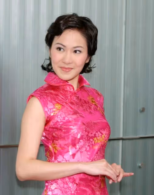 精神狀態引擔心!港女星內地直播挖鼻屎,網友感嘆昔日女神變大媽