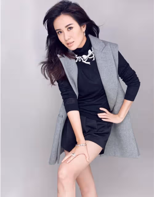 精神狀態引擔心!港女星內地直播挖鼻屎,網友感嘆昔日女神變大媽