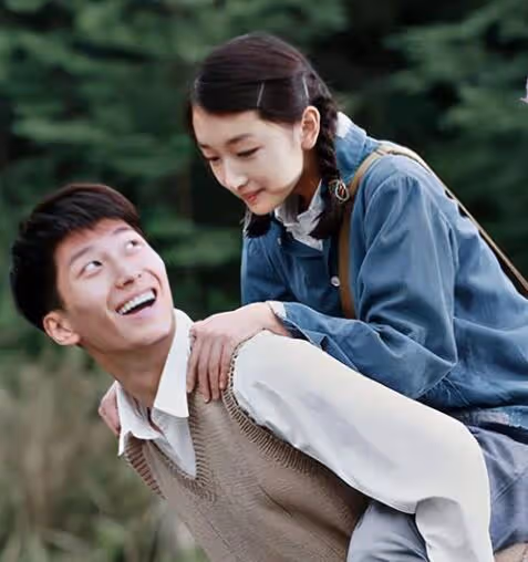 網曝竇驍何超蓮女兒出生,何超蓮曬「一家三口」同框合照疑回應