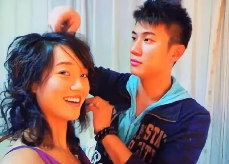 主持人朱丹:與林涵離婚後,二婚嫁周一圍生兩子,在卑微中求幸福