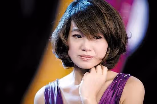 主持人朱丹:與林涵離婚後,二婚嫁周一圍生兩子,在卑微中求幸福
