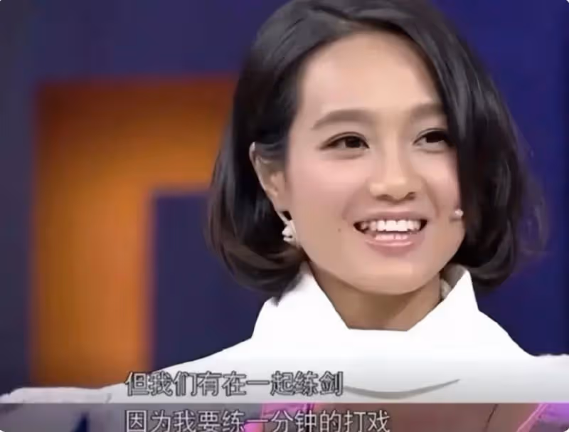 主持人朱丹：與林涵離婚後，二婚嫁周一圍生兩子，在卑微中求幸福