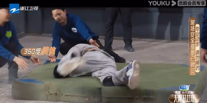 范世錡和許魏洲因為愛加戲被導演批評,流量演員何時能放下架子?